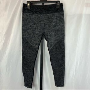 Fabletics Seamless Mid Rise 7/8 Leggings, size Large
